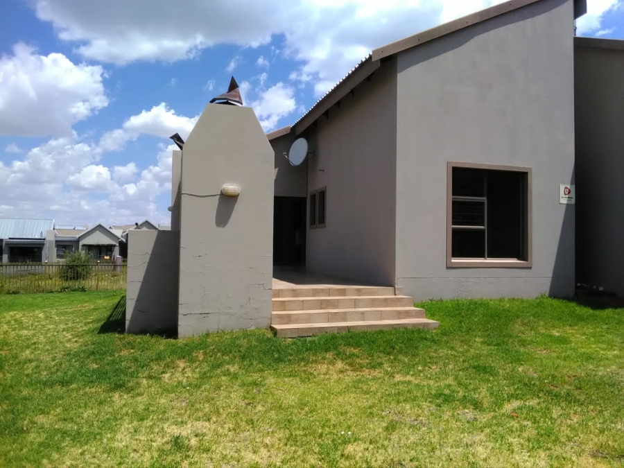 To Let 3 Bedroom Property for Rent in Hillside Free State